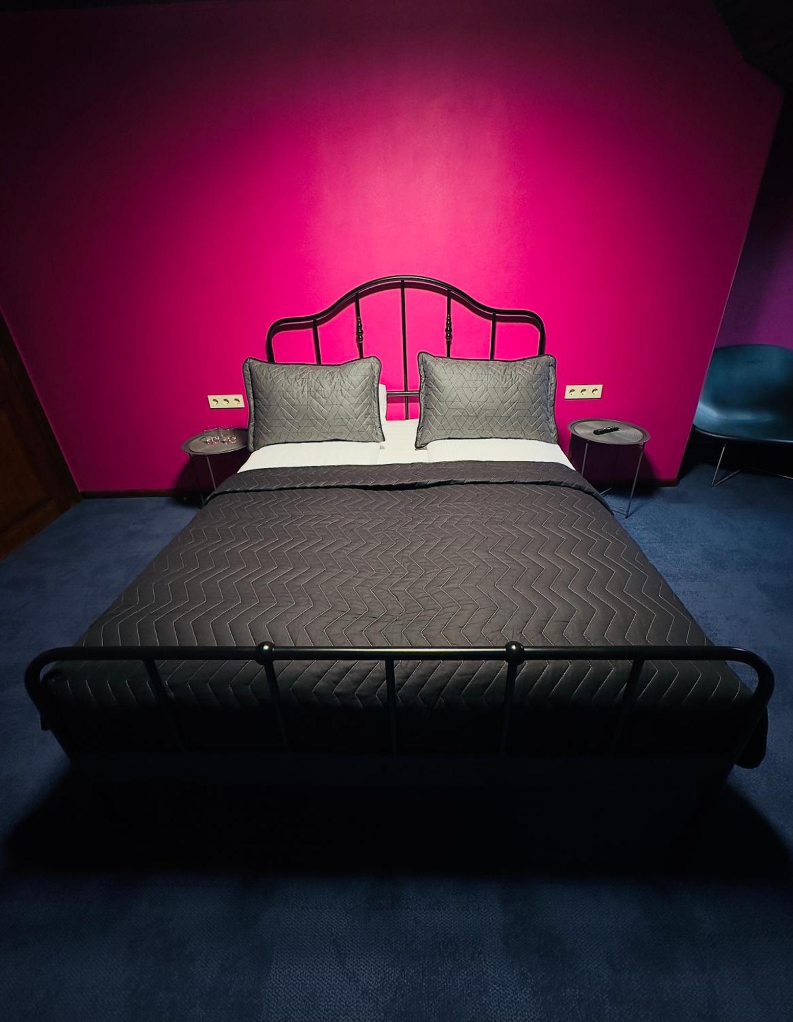 Broken Bed Hootel Kaunas Kültér fotó